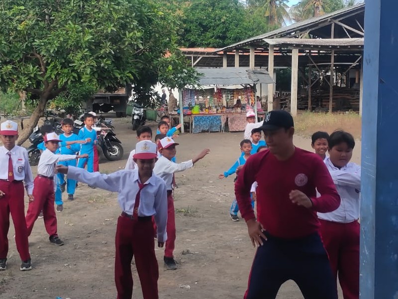 SENAM PAGI UNTUK KEBUGARAN SISWA SISWI SD NEGERI 5 SUMBEREJO