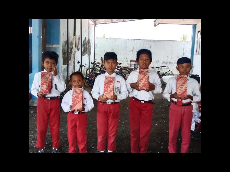 PEMBAGIAN HADIAH LOMBA AGUSTUSAN